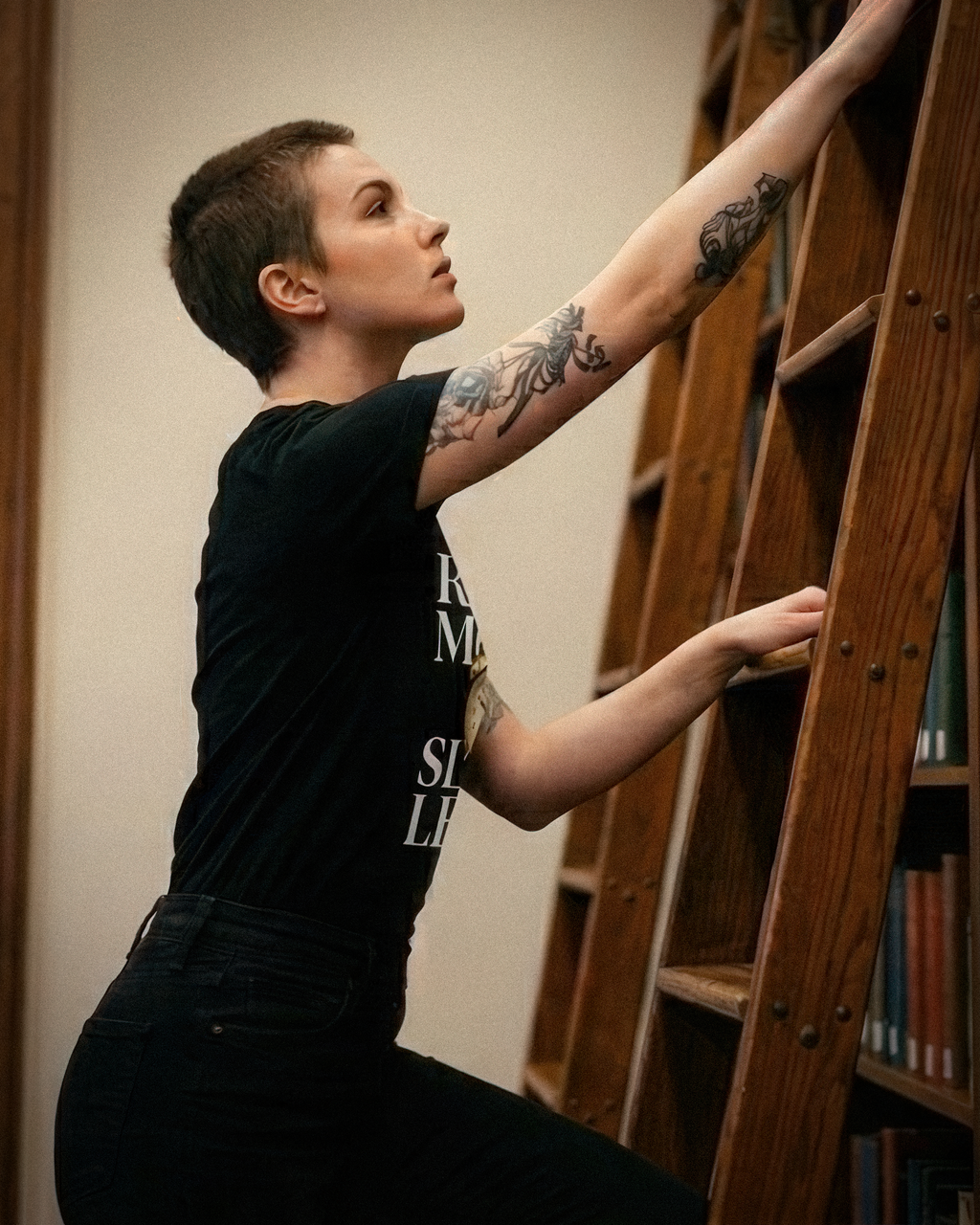 Readers Tee - "Read more, sleep less" - #BookTok